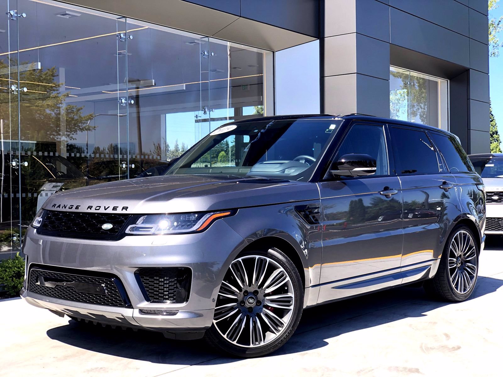 Range Rover Sport Hse Keyless Entry  : Remote Keyless Entry W/Integrated Key Transmitter, 4 Door Curb/Courtesy, Illuminated Entry, Illuminated Ignition Switch And Panic Button.