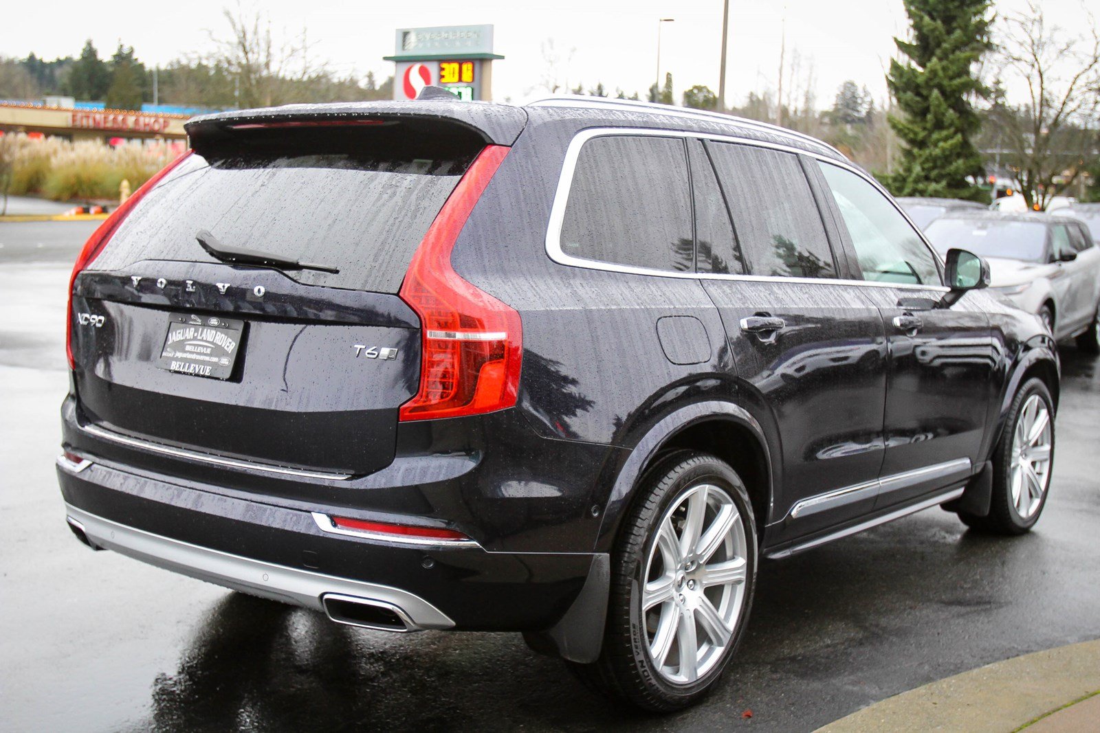 PreOwned 2017 Volvo XC90 Inscription Sport Utility in Bellevue 8933 Land Rover Bellevue